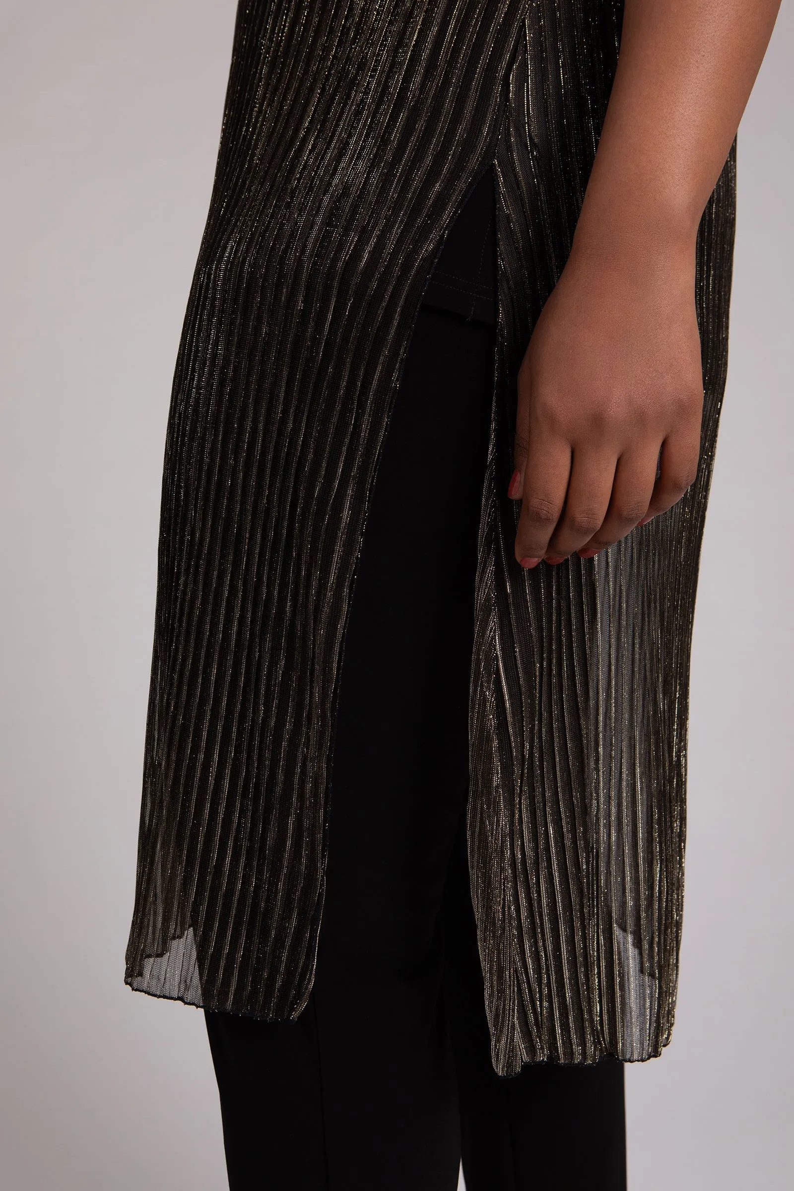 Pleated Mesh Funnel Neck Slit Over Under | Black/Gold