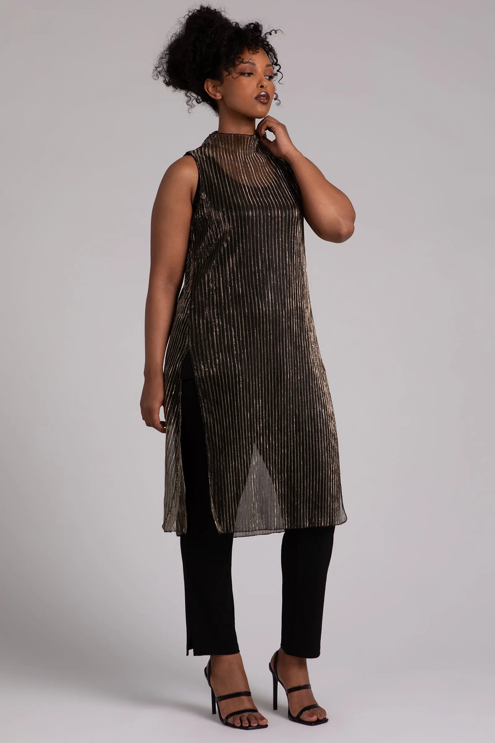Pleated Mesh Funnel Neck Slit Over Under | Black/Gold