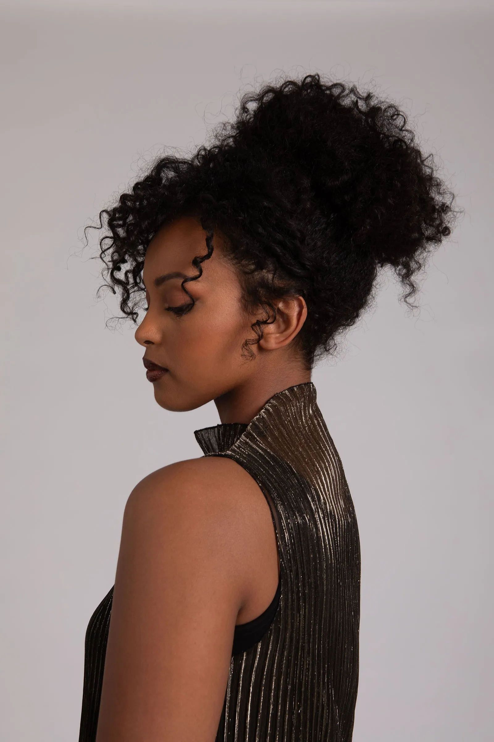 Pleated Mesh Funnel Neck Slit Over Under | Black/Gold