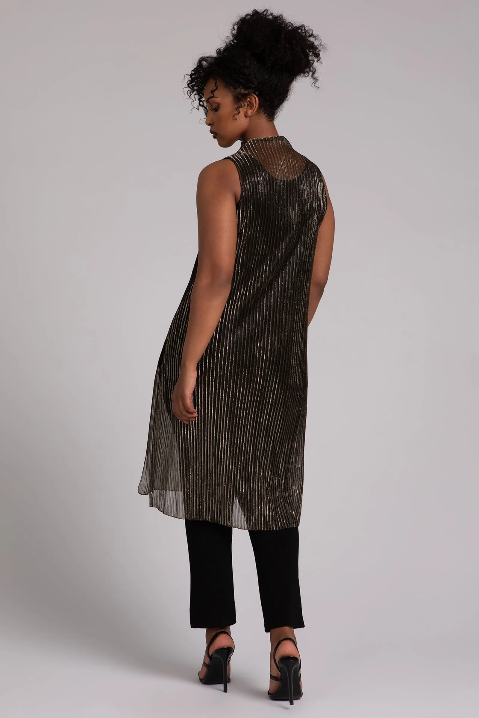 Pleated Mesh Funnel Neck Slit Over Under | Black/Gold