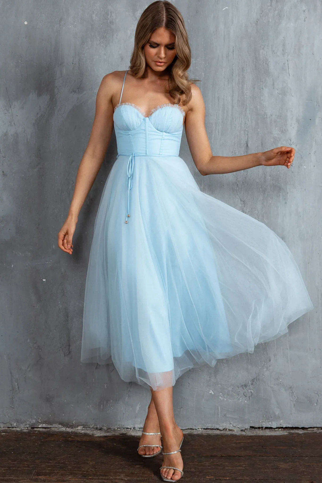 Smitten Sweetheart Neckline Chiffon Midi Dress Blue